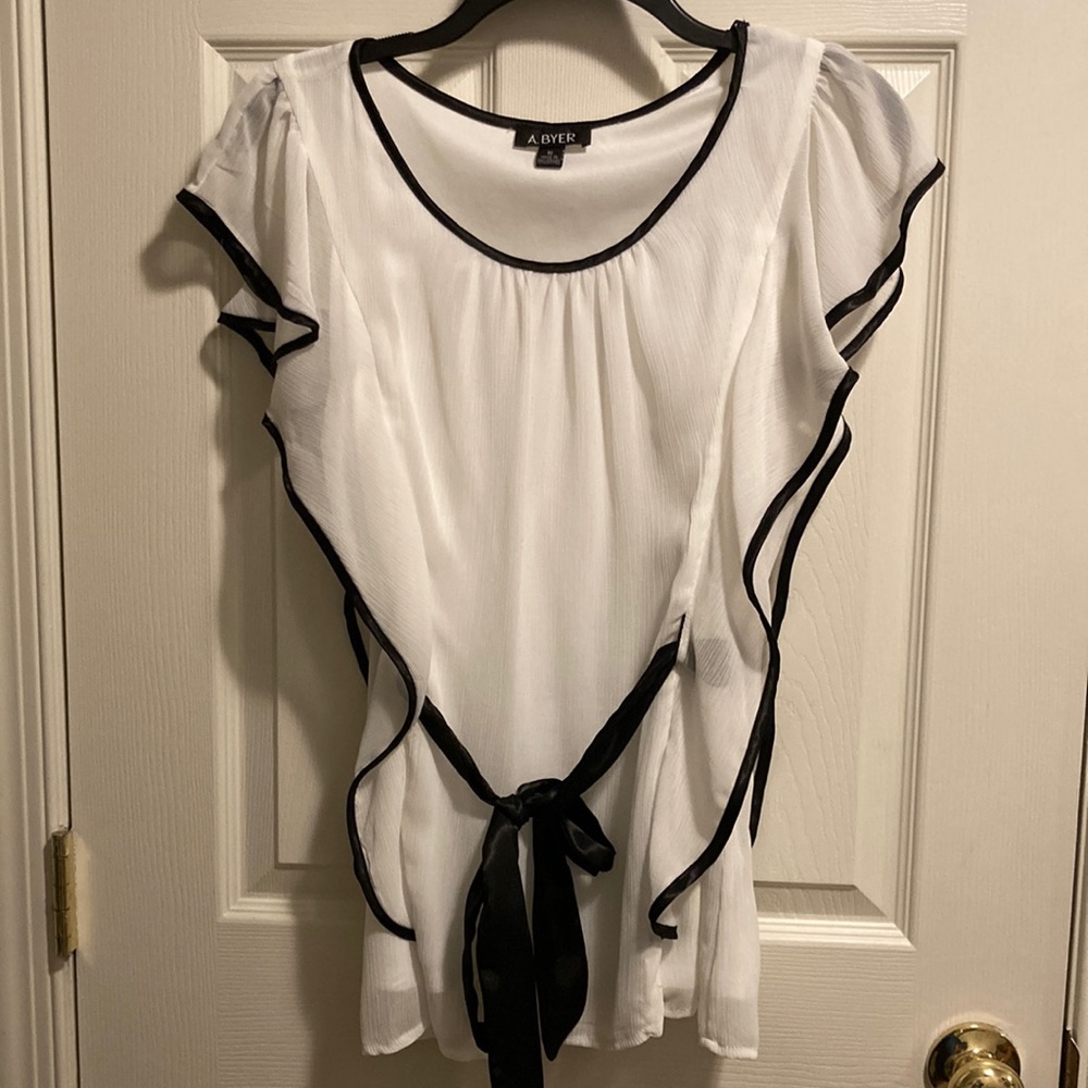 ⚫️⚫️ A. Byer Medium Lightweight Blouse (size M) NWOT